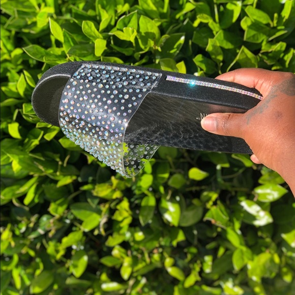 Diamond Girl - Picture 2 of 2